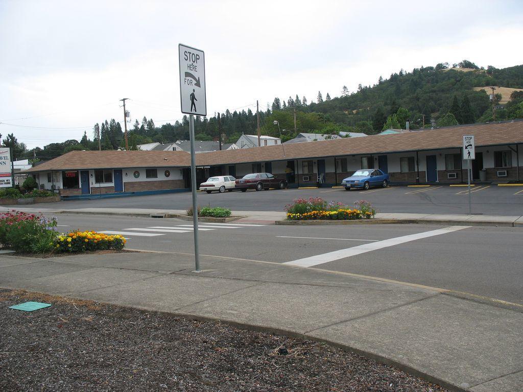 Travel Inn Roseburg Buitenkant foto